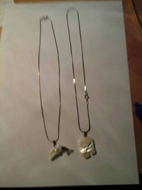 2 kettingen : 1 olifant en 1 dolfijn beide met patricia op, Handtassen en Accessoires, Kettingen, Nieuw, Kunststof, Wit, Met hanger
