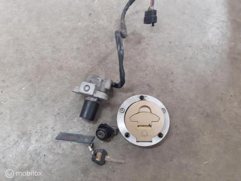 Contactslot tankdop olifantje slotenset 748 916 Monster ST, Motoren, Onderdelen | Ducati, Gebruikt, Ophalen of Verzenden