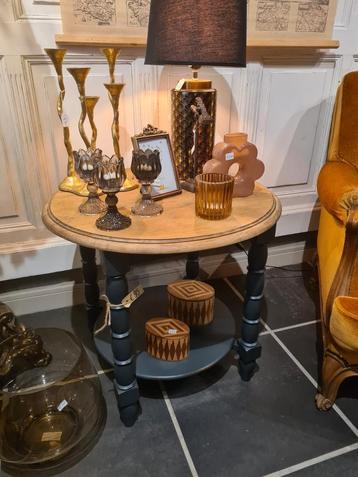 Ronde bijzettafel eik geschuurd met zwarte poten  beschikbaar voor biedingen