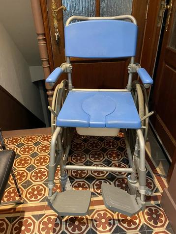 Chaise roulante toilette beschikbaar voor biedingen