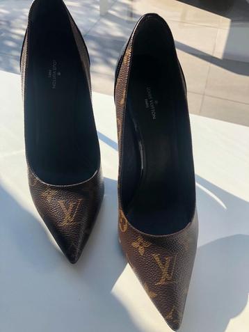 Cherie pump Louis Vuitton beschikbaar voor biedingen