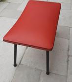 Vintage bankje rode kunstleer, Huis en Inrichting, Minder dan 50 cm, Gebruikt, Minder dan 50 cm, Ophalen of Verzenden