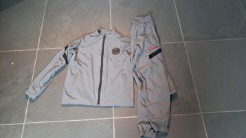 Paris Saint germain trainingspak beschikbaar voor biedingen