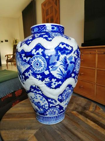 Mooie oude grote aziatische vaas