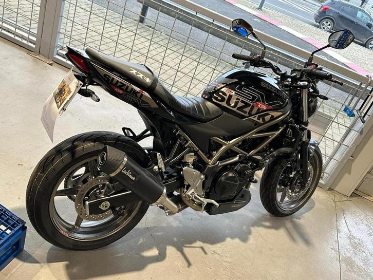 Moto, Motoren, Motoren | Suzuki, Bedrijf, Naked bike, meer dan 35 kW, 2 cilinders, Minimaal motorrijbewijs A2, ABS, Electronisch instelbare dempers