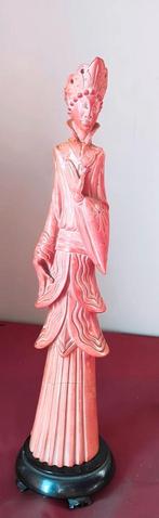 Figure orientale sculptée dans du corail, Antiquités & Art, Enlèvement ou Envoi