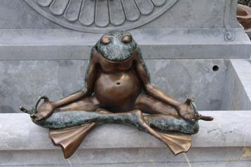 kikker in ZEN-positie in gepatineerd brons. beschikbaar voor biedingen