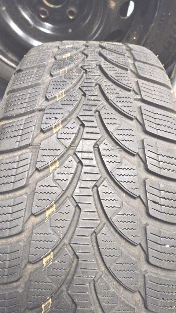 Winterbanden Toyota, vrijwel ongebruikt, Auto-onderdelen, Banden en Velgen, Banden en Velgen, Winterbanden, 16 inch, 205 mm, Personenwagen