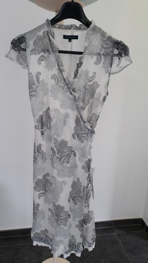 Joséphine & Co zijden jurk, Kleding | Dames, Jurken, Zo goed als nieuw, Maat 38/40 (M), Grijs, Knielengte, Ophalen of Verzenden