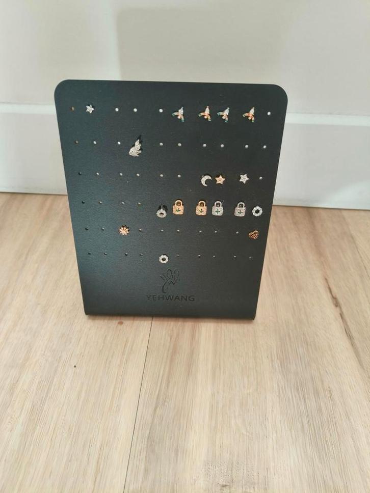 overschat uit juwelen en accessoires winkel aangeboden, Divers, Lots de brocante, Neuf, Enlèvement