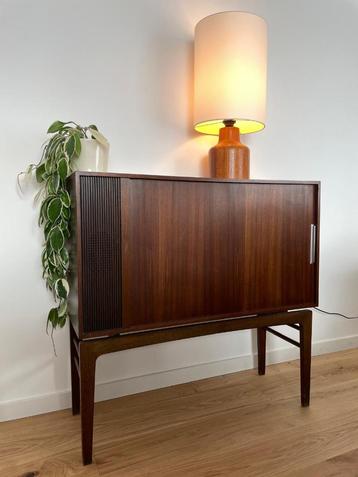 Vintage Mid-Century kast  beschikbaar voor biedingen