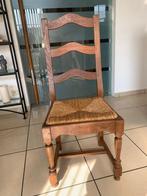 Oude massief eikenhouten stoel