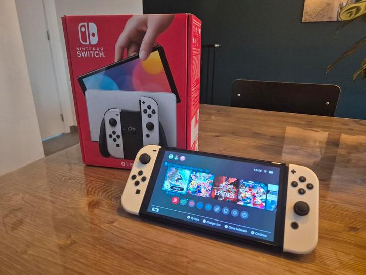 Switch OLED + originele doos & accessoires + opbergtas, Games en Spelcomputers, Spelcomputers | Nintendo Switch, Zo goed als nieuw