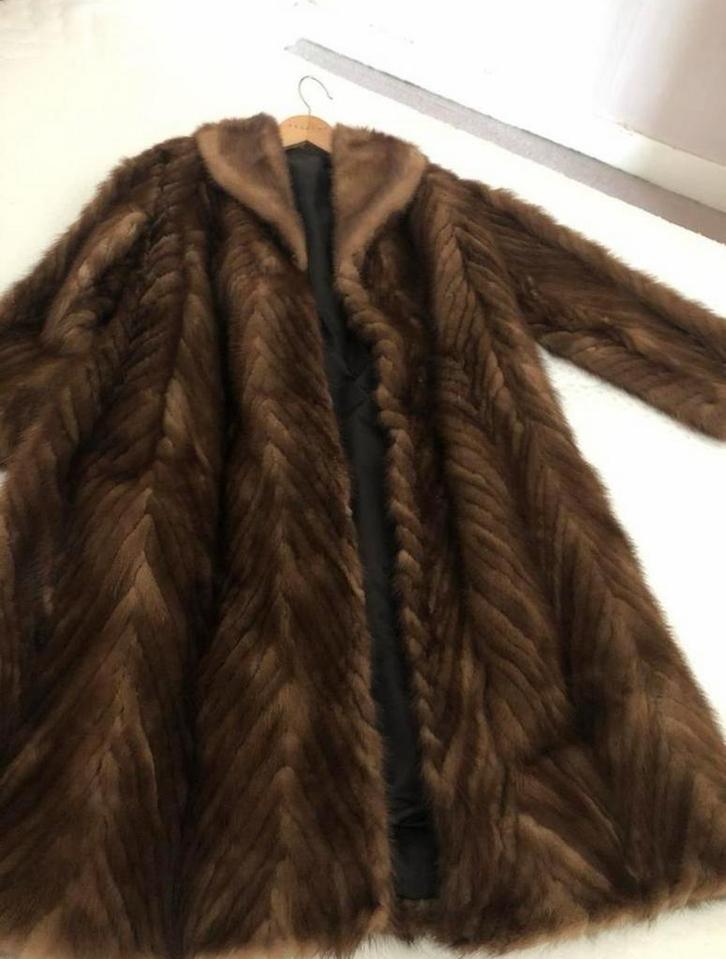 Jas in echt bont , uit grootmoeders kast, mooie staat, Kleding | Dames, Jassen | Winter, Zo goed als nieuw, Maat 38/40 (M), Bruin