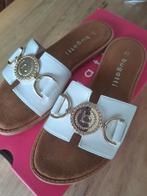 Splinternieuwe elegante slippers Bugatti, Kleding | Dames, Schoenen, Ophalen of Verzenden, Nieuw, Slippers