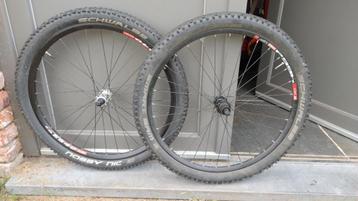 DT swiss shimano 26" wielen set beschikbaar voor biedingen