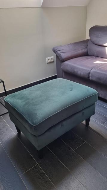 Velvet groene poef beschikbaar voor biedingen