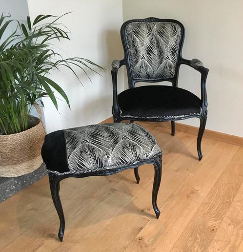 Vintage - Fauteuil et pouf restaurés/rembourrés, Maison & Meubles, Chaises, Neuf, Noir, Enlèvement