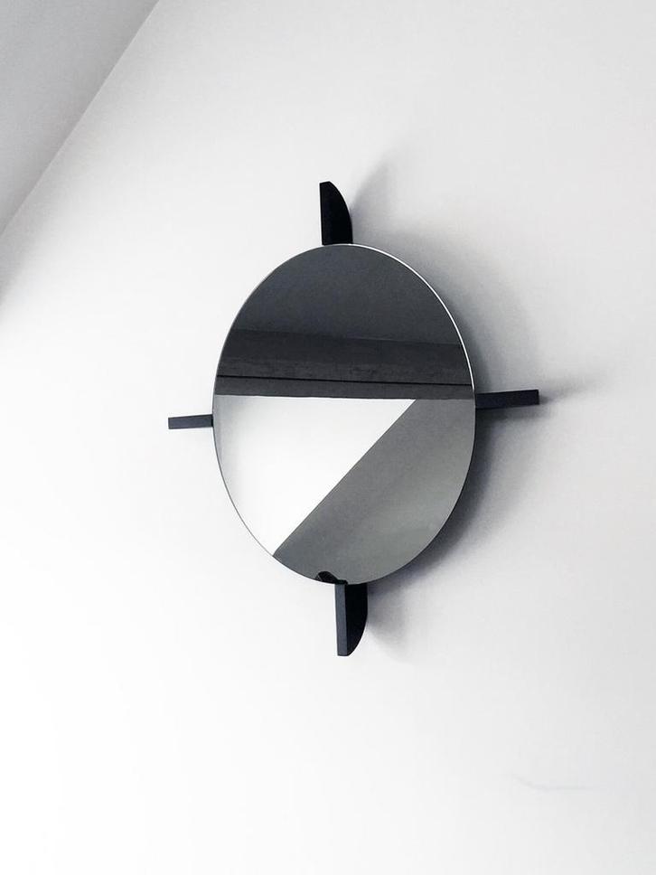 (2) Grote ronde design spiegel - Moome - MIRA, Huis en Inrichting, Woonaccessoires | Spiegels, Zo goed als nieuw, Ophalen