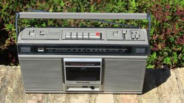 RADIO VINTAGE PANASONIC de 1980 FM -220 volts en FONCTION  beschikbaar voor biedingen