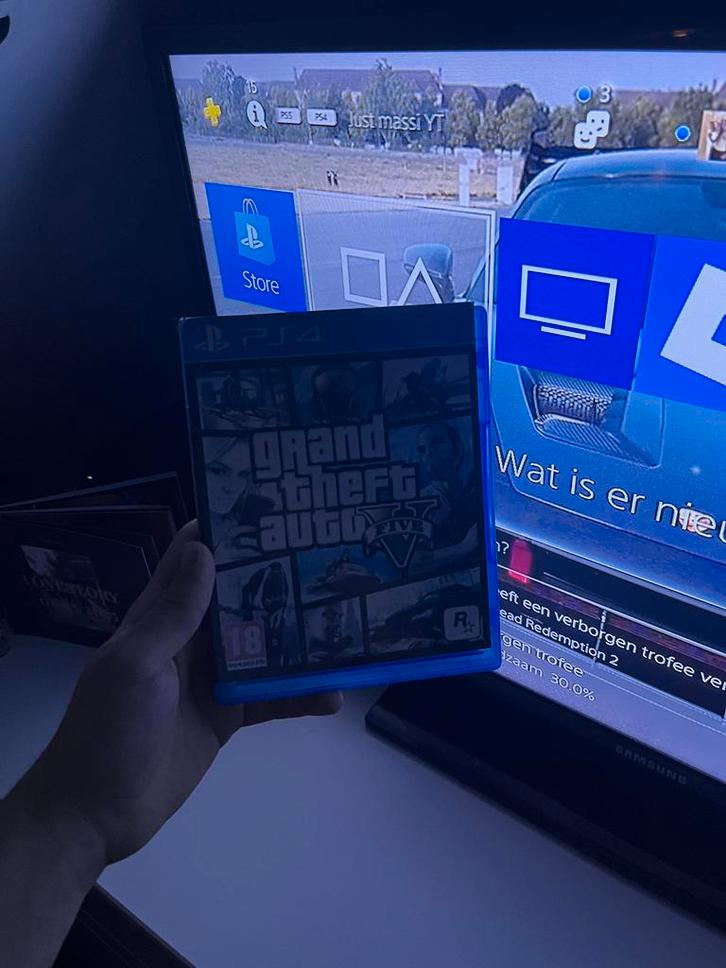 Playstation 4 avec 2 manettes et Grand Theft Auto 5, Informatique & Logiciels, Ordinateurs & Logiciels Autre, Comme neuf, Enlèvement