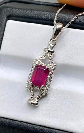 Vergulde sterling zilver hanger met robijnen uit Madagascar beschikbaar voor biedingen