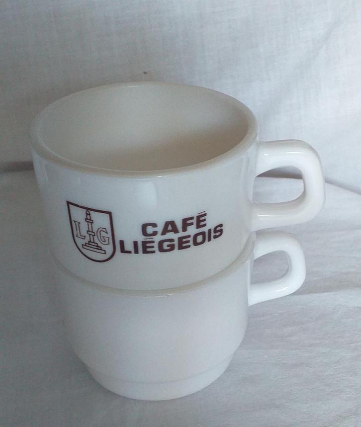 1 tasse à café Liegeois et 1 tasse à café bistrot arcoroc, Maison & Meubles, Cuisine | Vaisselle, Utilisé, Tasse(s) et/ou soucoupe(s)