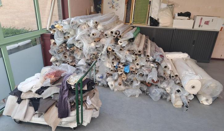 Gordijnstoffen,diverse kwaliteitsvol textiel, 3 machines, Hobby en Vrije tijd, Naaien en Fournituren, Nieuw, Overige typen, Ophalen