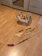 Houten treinsporen met treintjes en accessoires, Ophalen, Zo goed als nieuw