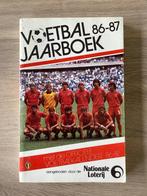 Voetbaljaarboek 1987-1988, Enlèvement ou Envoi, Comme neuf, Sport de ballon