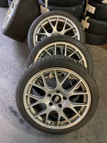 Porsche 911 wintervelgen en banden beschikbaar voor biedingen