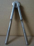 Curiosa notenkraker vintage metalen notenkraker dubbelzijdig, Ophalen of Verzenden