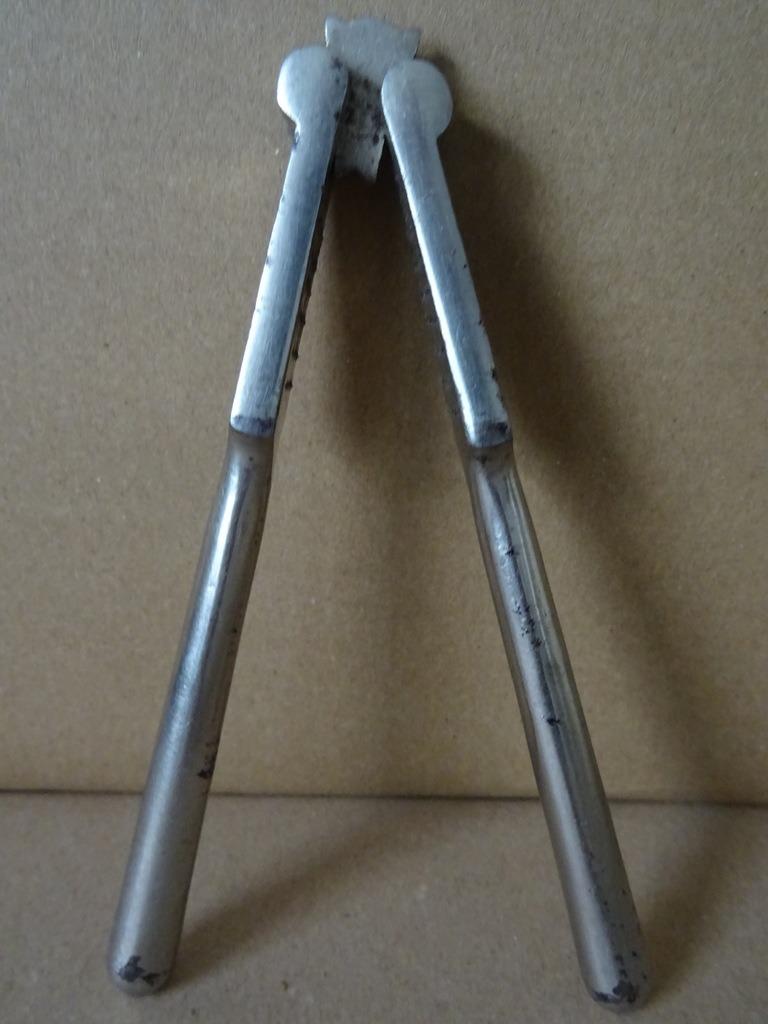 Curiosities casse-noisettes vintage casse-noisettes en métal, Antiquités & Art, Curiosités & Brocante, Enlèvement ou Envoi