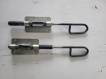 2 schuifhendels van 30 cm. beschikbaar voor biedingen