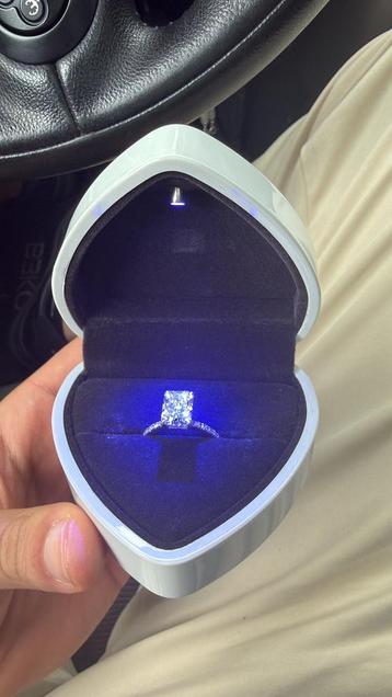 Diamand radiant ring te koop beschikbaar voor biedingen
