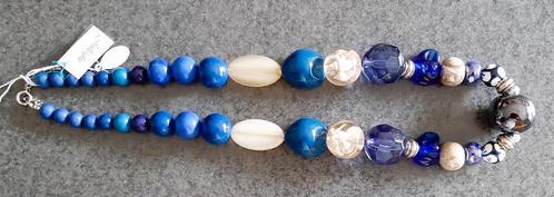 Te koop: Nieuw! Mooie lange ketting met dikke parels., Handtassen en Accessoires, Kettingen, Nieuw, Steen of Mineraal, Blauw, Verstelbaar