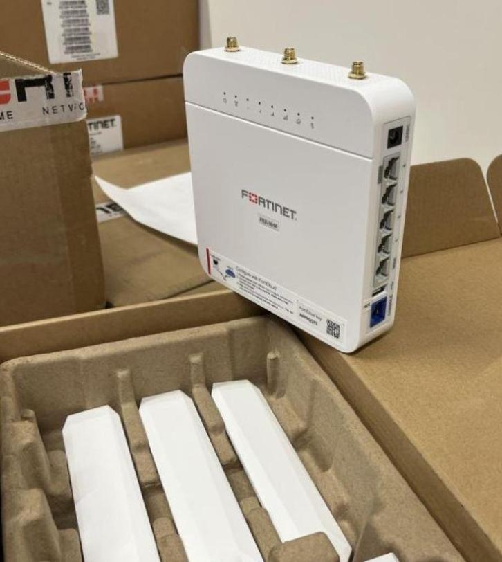 Fortinet WAN-routers NIEUW, Computers en Software, Netwerk switches, Nieuw, Ophalen of Verzenden