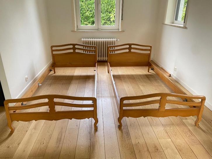 Set 2 massief houten bedframes 90x200 cm – moet weg, Huis en Inrichting, Slaapkamer | Bedden, Gebruikt, Eenpersoons, 90 cm, 200 cm
