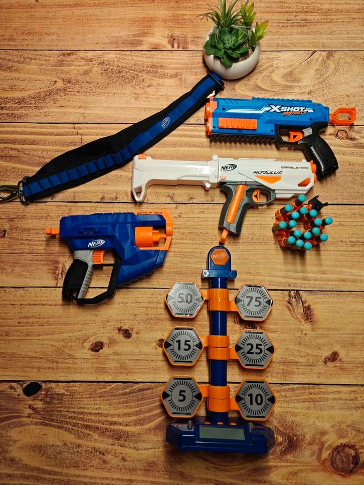 Nerf pakket met doelwit, 3 geweren, kogels en een kogelriem, Enfants & Bébés, Jouets | Extérieur | Jeu d'action, Utilisé, Enlèvement ou Envoi