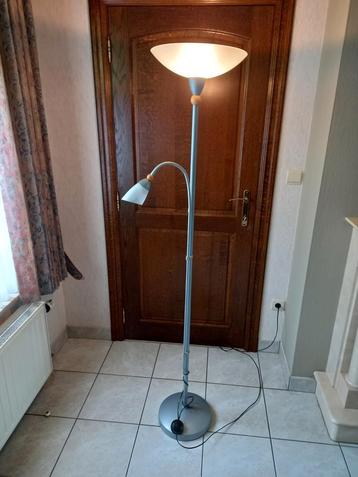 Vloer-met leeslamp beschikbaar voor biedingen