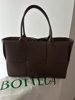 Shopper Bottega Veneta Arco, Handtassen en Accessoires, Tassen | Damestassen, Ophalen of Verzenden, Zo goed als nieuw, Bruin, Shopper