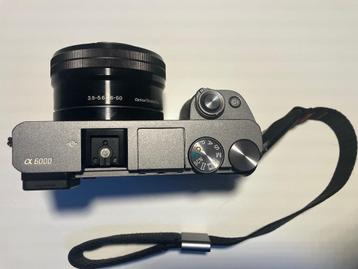 Sony A6000 + 16-50mm powerzoom + toebehoren beschikbaar voor biedingen