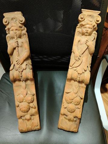 Paire de Caryatides en bois sculpté; thème musique. beschikbaar voor biedingen