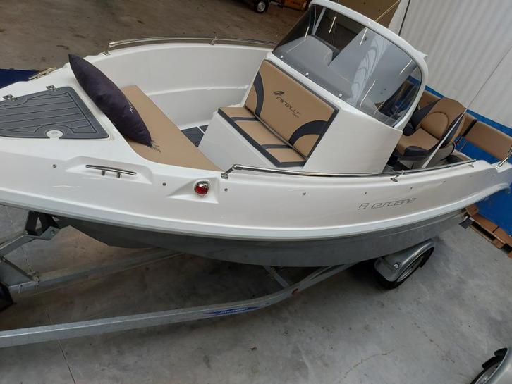 Nireus Escape met trailer, Watersport en Boten, Motorboten en Motorjachten, Nieuw, Polyester, Tot 6 meter, Benzine, Buitenboordmotor