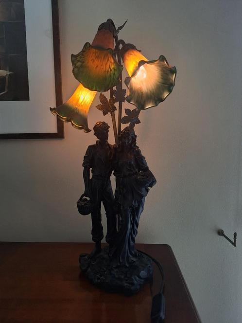Tafellamp met koppelbeeld en bloemvormige glazen kapjes, Huis en Inrichting, Lampen | Tafellampen, Zo goed als nieuw, 50 tot 75 cm