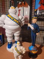 Figurines michelin et statue. Garage. Plusieurs dimensions