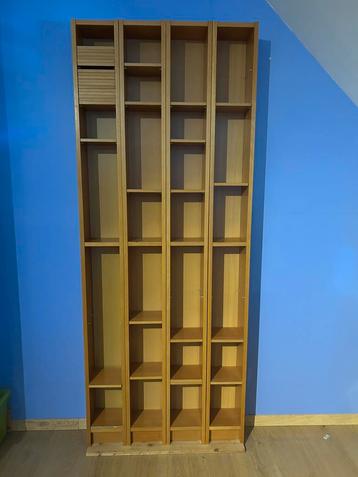 Houten CD rekje beschikbaar voor biedingen