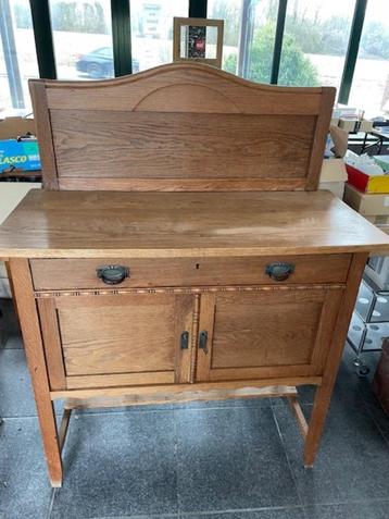 Vaisselier/dressoir/desserte en chêne beschikbaar voor biedingen