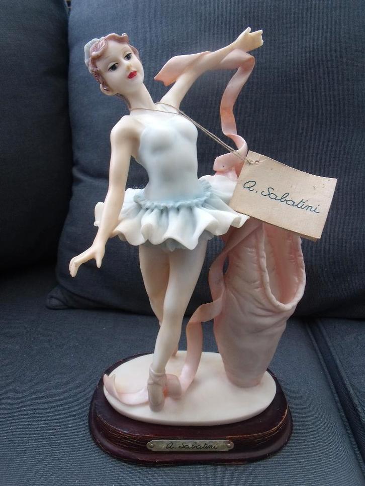 Danseuse en Marfinite signée a. SABATINI 28 cm, Antiquités & Art, Antiquités | Céramique & Poterie, Enlèvement