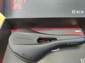 Fizik Aliante R3 Open stoel beschikbaar voor biedingen